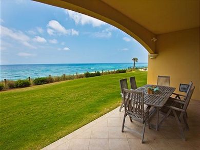 Santa Rosa Beach Vacation Condo Sleeps Ten Guests.